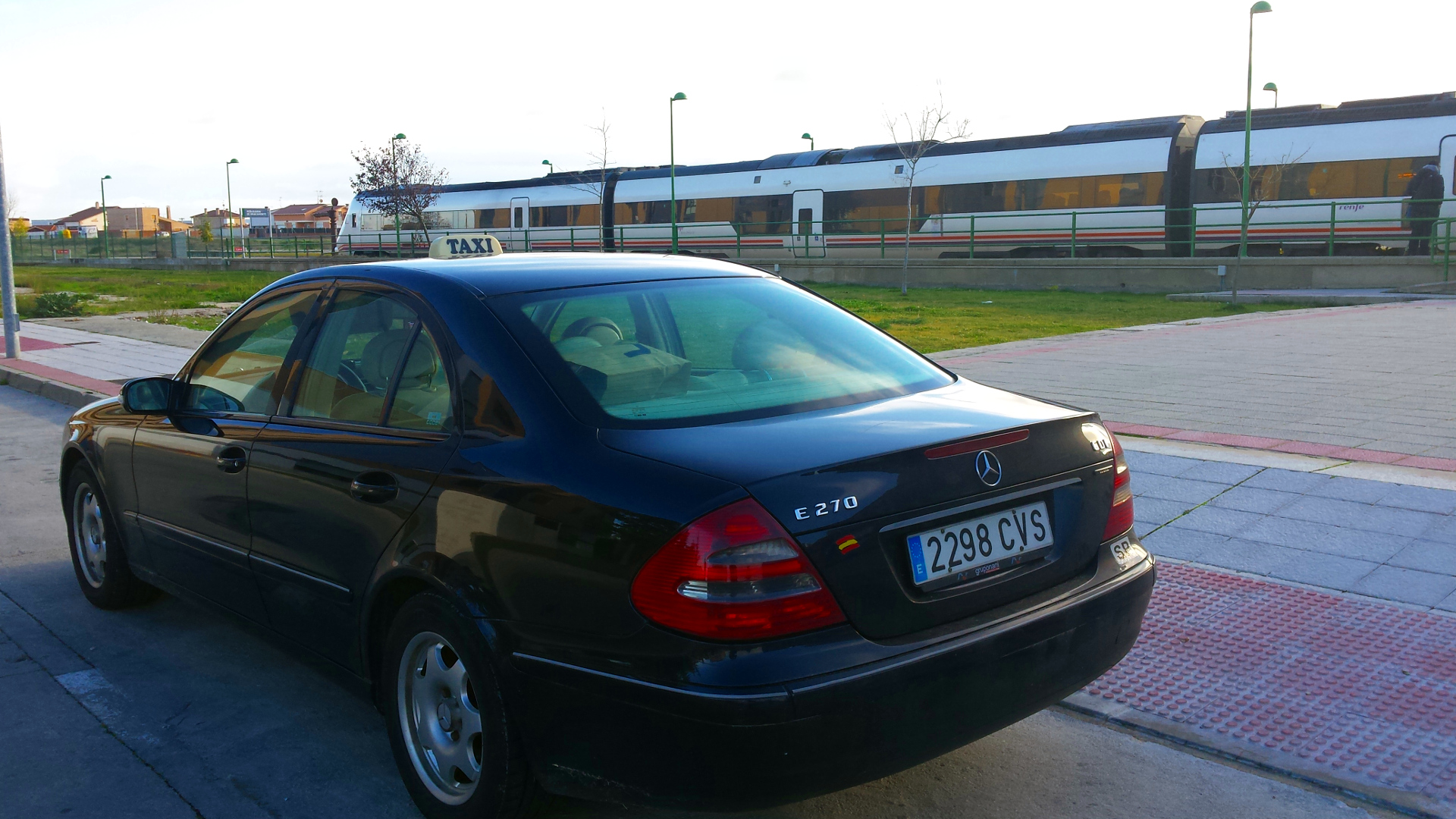 Taxi en la estación de tren de Peñaranda